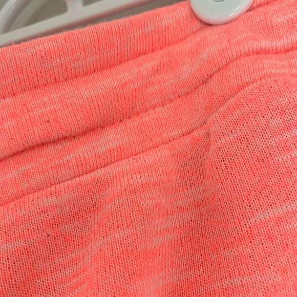 Bright pink lounge shorts - Picture 4 of 4